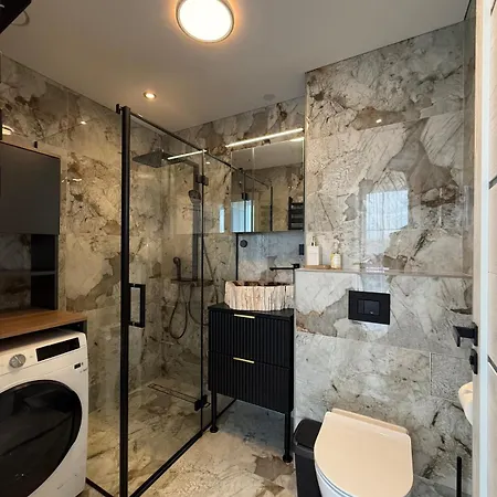 New Luxury 2br With Wifi, Sonos Sound, Tv, Led Ambience & Air Conditioning In Kaunas, Freda Apartament Kowno